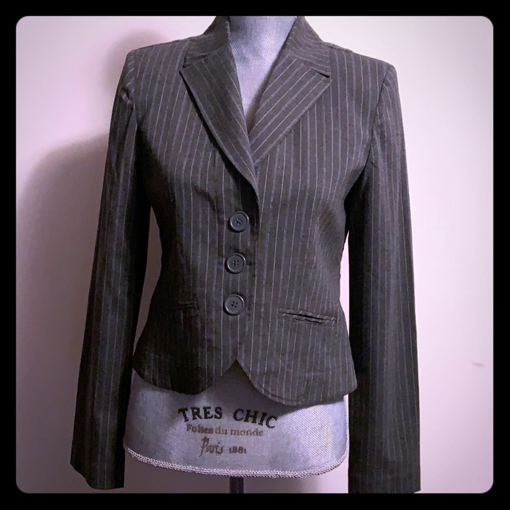 Adorable 3 Button pinstriped grey blazer